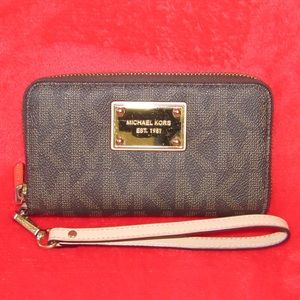 Michael Kors wristlet